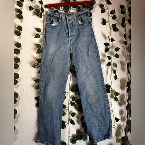 High waisted Levi Jeans